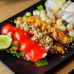 ยำ 5ไข่ ( ไข่แดงเค็ม ไข่แมงดาทะเล  ไข่ปูม้า ไข่ปลาริวกิว ไข่ปลาหมึก)