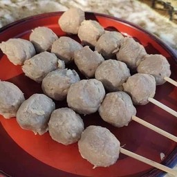 สองสหายลูกชิ้นทอด&ยำแซ่บ