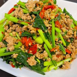 ผัดคะน้าหมูสับ