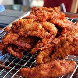 หมูทอด 100กรัม+น้ำจิ้มแจ่ว🐷❤️(สับให้แล้ว)