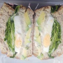 แซนวิช ไข่++อะโว+ทูน่า