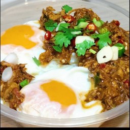 ข้าวราดไข่คุ่ปลากระป๋องเเซ่บ