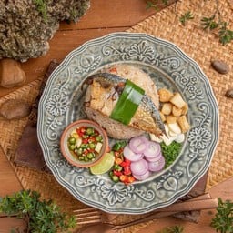 ข้าวผัดปลาทูทรงเครื่อง