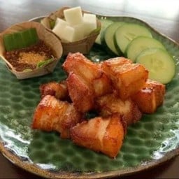 หมูทอด Mom made เชียงใหม่ - ถนนโอสถาพันธุ์
