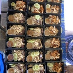 ร้านข้าวมันไก่รสเลิศ นาโยงใต้