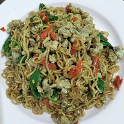 มาม่ากระเพราหมูสับ