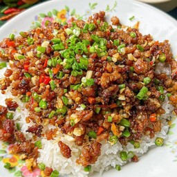 หมูสับผัดพริกสดราดข้าว