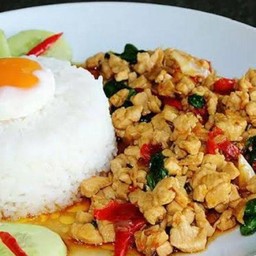 ข้าวกระเพราไก่ไข่ดาว