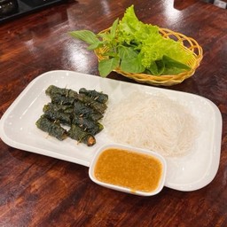 53 ใบชะพลูห่อหมู (Betel leaf pork rolls)