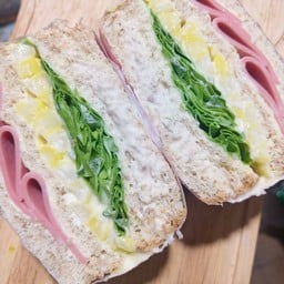 แซนวิช ทูน่า+ข้าวโพด+โบโลน่า