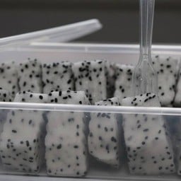 ผลไม้ปอกพร้อมทาน by เหมยหลิง