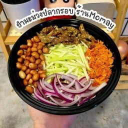 ยำมะม่วง ร้านMomay ตลาดมากาญ มากิน Night Market โรบินสัน
