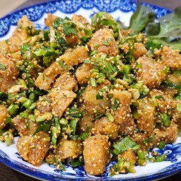 ลาบหมูกรอบ