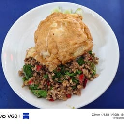 อาหารตามสั่งครัวแม่ป้อม ตลาดลุวช้าง