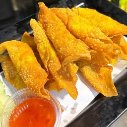 ลูกชิ้นเกี๊ยวทอด