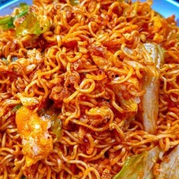 มาม่าผัดซอสเผ็ดเกาหลีใส่ไข่ผักกาดขาว