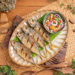 ปลาทูบ้านทอดน้ำจิ้มมะกอก