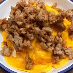 ข้าวหน้าไข่ข้นไก่สับทอด