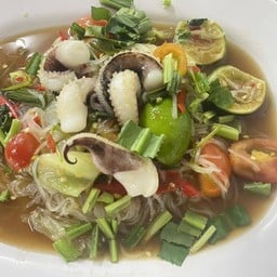 ตำเส้นเล็กปลาหมึกหนวด