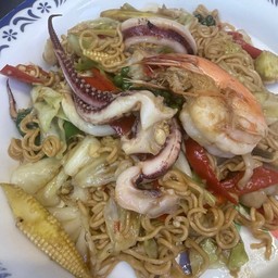 มาม่าผัดขี้เมาทะเล