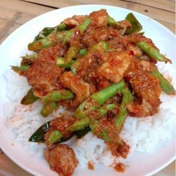ผัดพริกแกงหมู