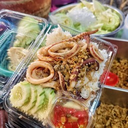 ข้าวหมึกกระเทียม