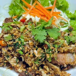 สามชั้นผัดพริกเกลือ (หมูกรอบ)