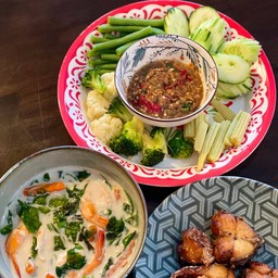 เซตอิ่มคุ้ม ใบเหลียงต้มกะทิกุ้งสด ปลากะพงทอด ชุดผักน้ำพริก ข้าว1โถ