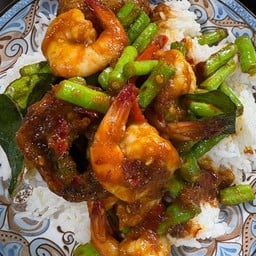 ผัดพริกแกงกุ้งไข่เยี่ยวม้า