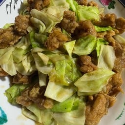 ข้าว+กระหล่ำปลีผัดไก่กรอบ