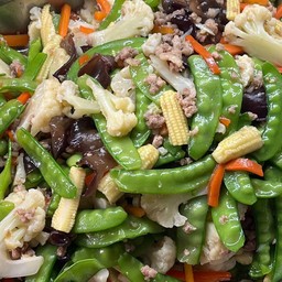 ผัดถั่วลันเตาหมูสับ