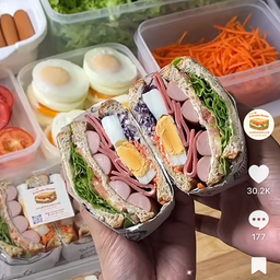 แซนวิชเกาหลี&นมสดสตอเบอรี่ by cool kids