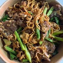 มาม่าผัดซีอิ๋วเนื้อ