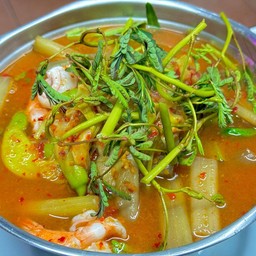 แกงส้มสายบัวกุ้ง  (หม้อไฟ)