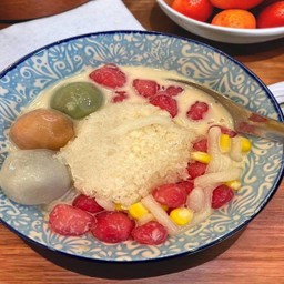 บัวลอย น้ำเต้าหู้ ทับทิมกรอบ