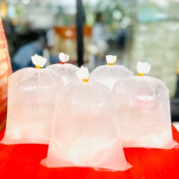 น้ำมะพร้าวน้ำหอม 100% แท้ (มีน้ำมีเนื้อไม่ผสมน้ำตาลค่ะ) 5 ถุง