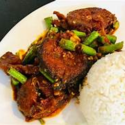 /KD26 ผัดพริกแกงปลาดุกทอดแล้ว 50 กรัม ถั่วฝักยาว 50 กรัม ราดข้าว+ฟรีน้ำซุป  /ตามสั่ง