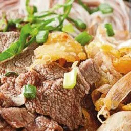 ก๋วยเตี๋ยว หมูน้ำตก   เส้นเล็ก, เส้นใหญ่, หมี่ขาว, บะหมี่เหลือง, วุ้นเส้น