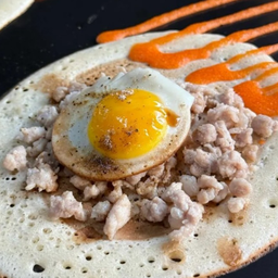 M2 หมูสับ+ไข่ดาว+ซอสแม็กกี้