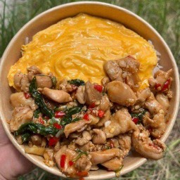 ร้านข้าวกะเพราไข่ข้น&ก๋วยจั๊บญวณ(ร้านเดียวกันกับข.ข้าวไข่ข้นเลี่ยงทางรถไฟ)