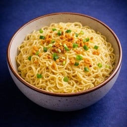 หลี หมูย่างเตาถ่าน บะหมี่ปู เกี๊ยวกุ้งยักษ์ ตลาดสดธนบุรี โซนแชนเดอเลียร์