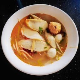 ช. บะหมี่เกี๊ยว ก๋วยเตี๋ยว ข้าวหมูแดงหมูกรอบ ริมถนนพัฒนาการ