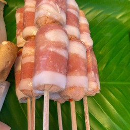 เบคอนพันไส้กรอก