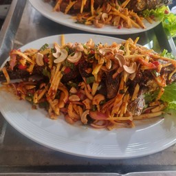 ปลาช่อนทอดยำ