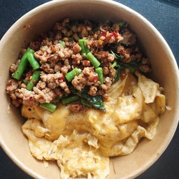 ข้าวไข่ข้นกระเพาหมูสับ