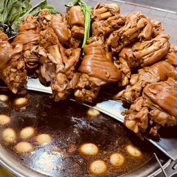 ข้าวขาหมูสีลม(เจ้าเก่าตลาดรุ่งเจริญ) 924