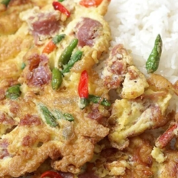 KH03.66 ข้าวไข่เจียว 2ฟอง แหนมเนื้อวัว 50 กรัม