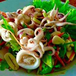 ยำปลาหมึกสด