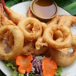 กุ้งปลาหมึกชุปแป้งทอด