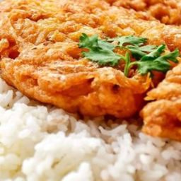 KH03.63 ข้าวไข่เจียว 2 ฟอง ใส่หมูยอ 50 กรัม และ แหนมหมู 50 กรัม